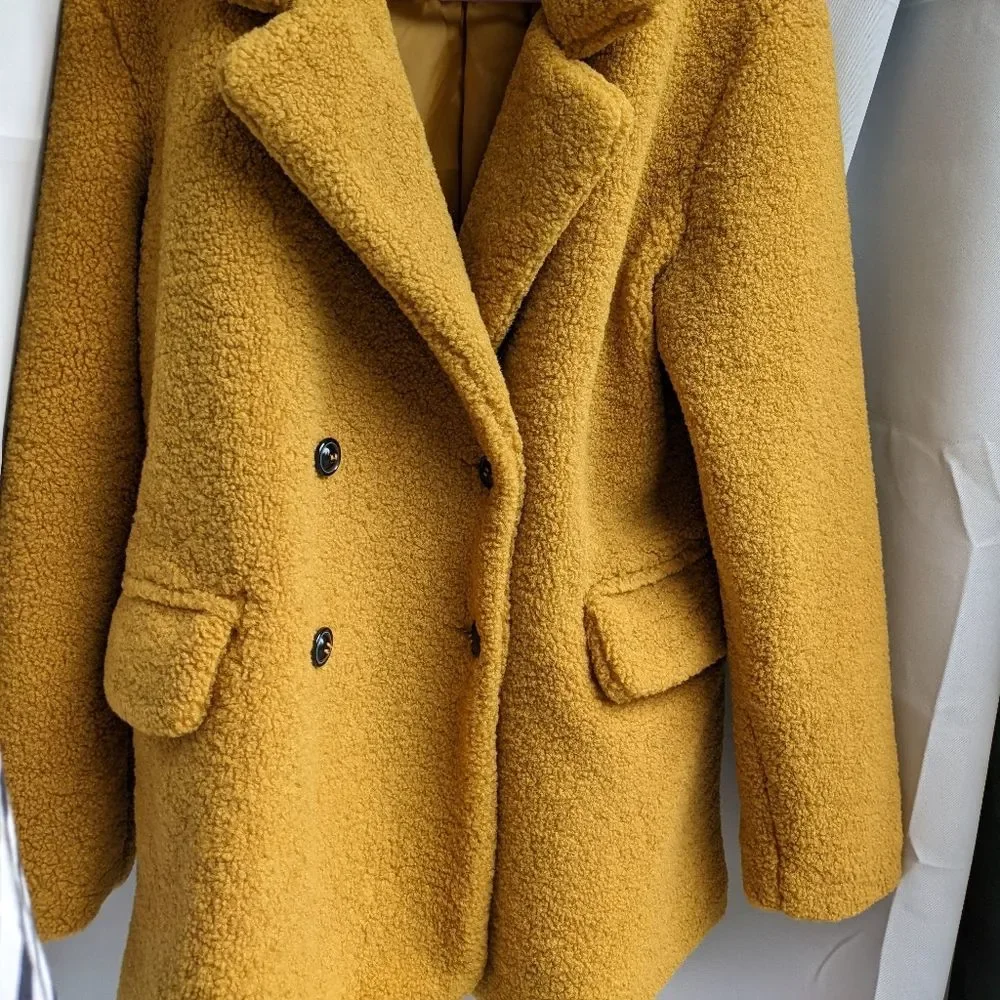 BP Yellow Coat - Picture 7 of 10